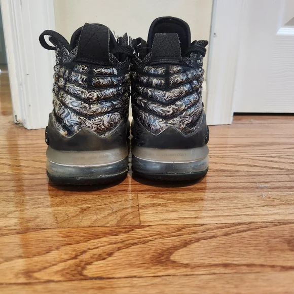 EUC Nike Lebron- size 6Y=women's size 7.5, black and white marl pattern - Picture 2 of 5